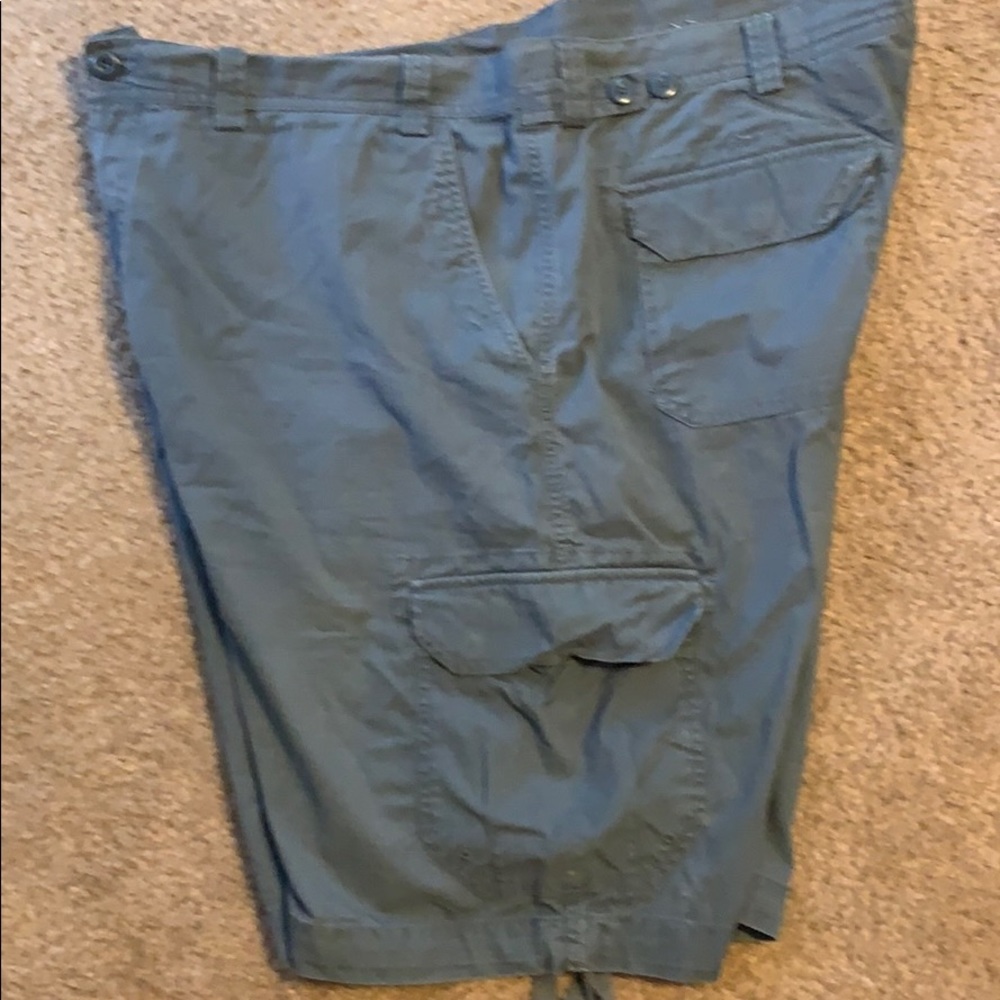 Eddie Bauer size 42 cargo shorts